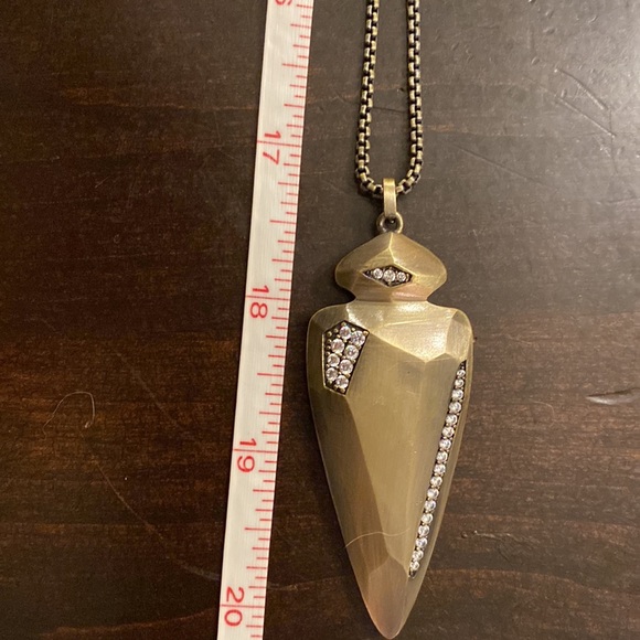 Kendra Scott Staley Arrowhead necklace- great for Kansas City Chiefs fans! - Picture 6 of 6